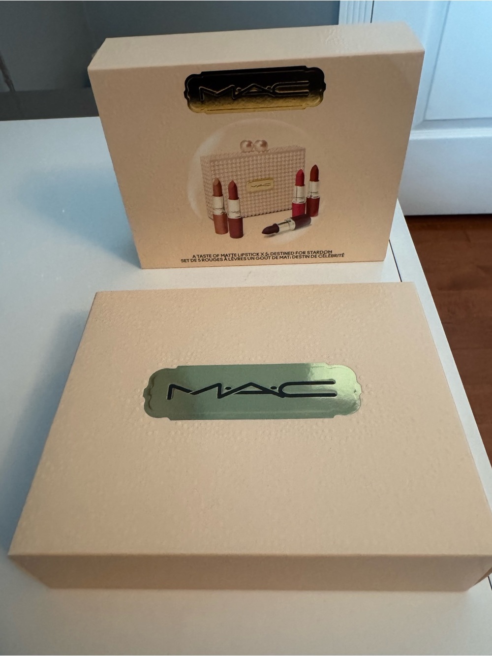 MAC “A Taste of Matte Lipstick: Destined for Stardom” Gift Set + cosmetic clutch - Picture 12 of 16
